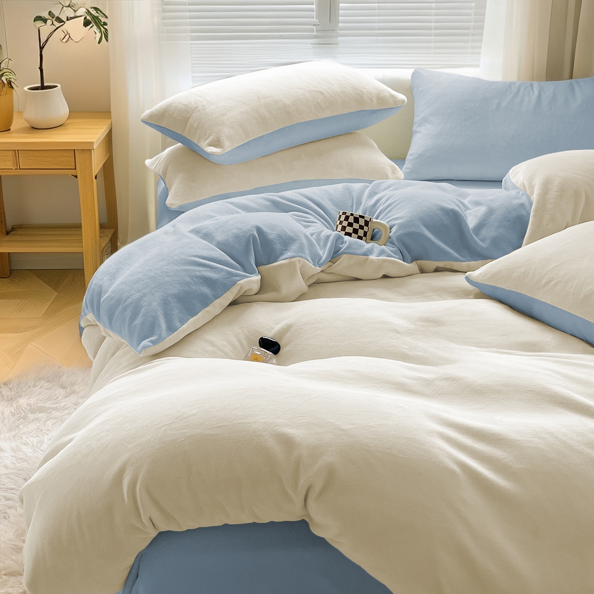 91家纺网 家纺一手货源 找家纺 维娜斯家纺 2025新款双拼牛奶绒四件套加厚保暖舒适裸睡 奶白+浅蓝