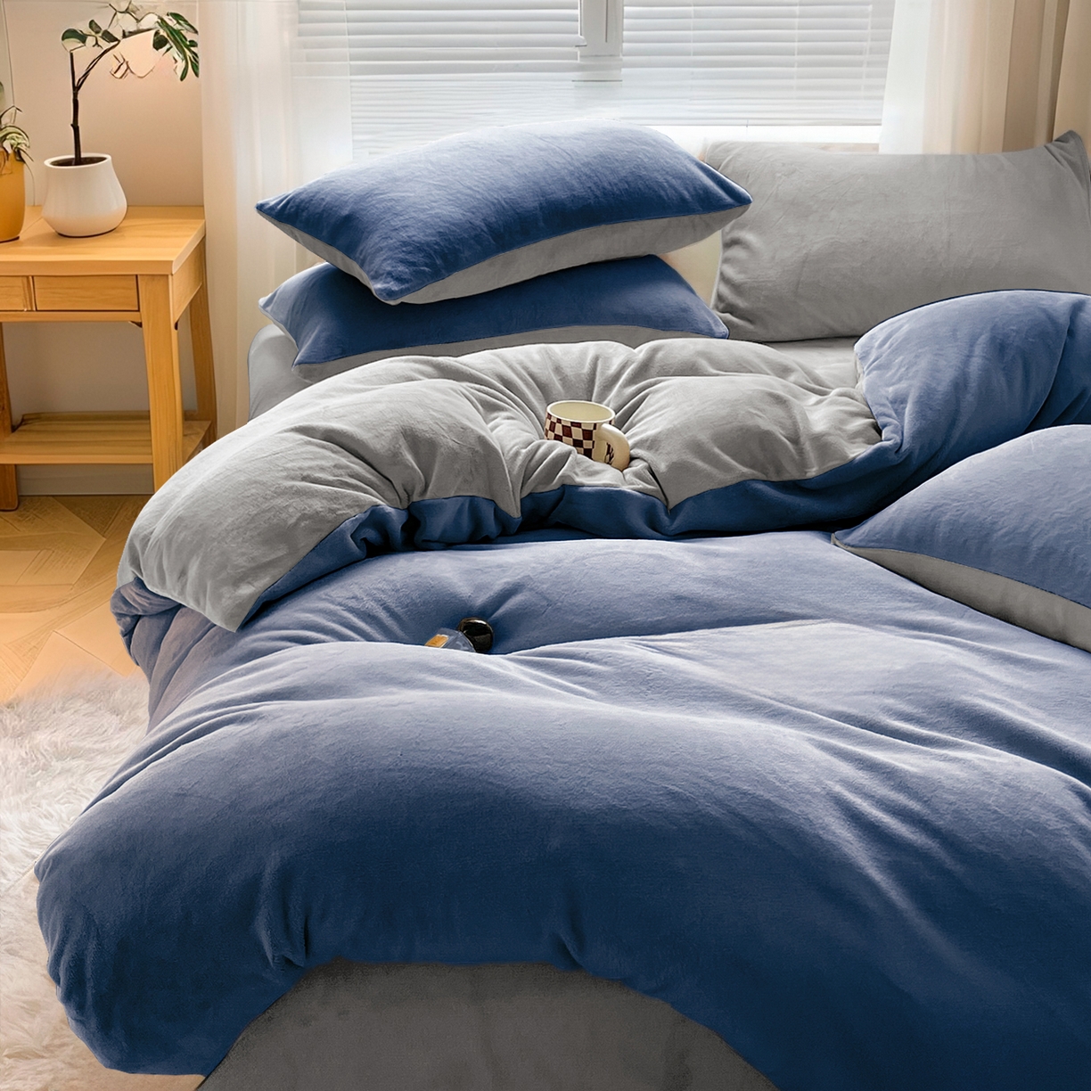 91家纺网 家纺一手货源 找家纺 维娜斯家纺 2025新款双拼牛奶绒四件套加厚保暖舒适裸睡 宾利蓝+浅灰