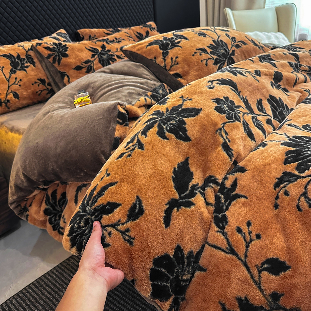 91家纺网 家纺一手货源 找家纺 民新家纺 2025新款兔毛绒印花简约款四件套 简约款-繁花