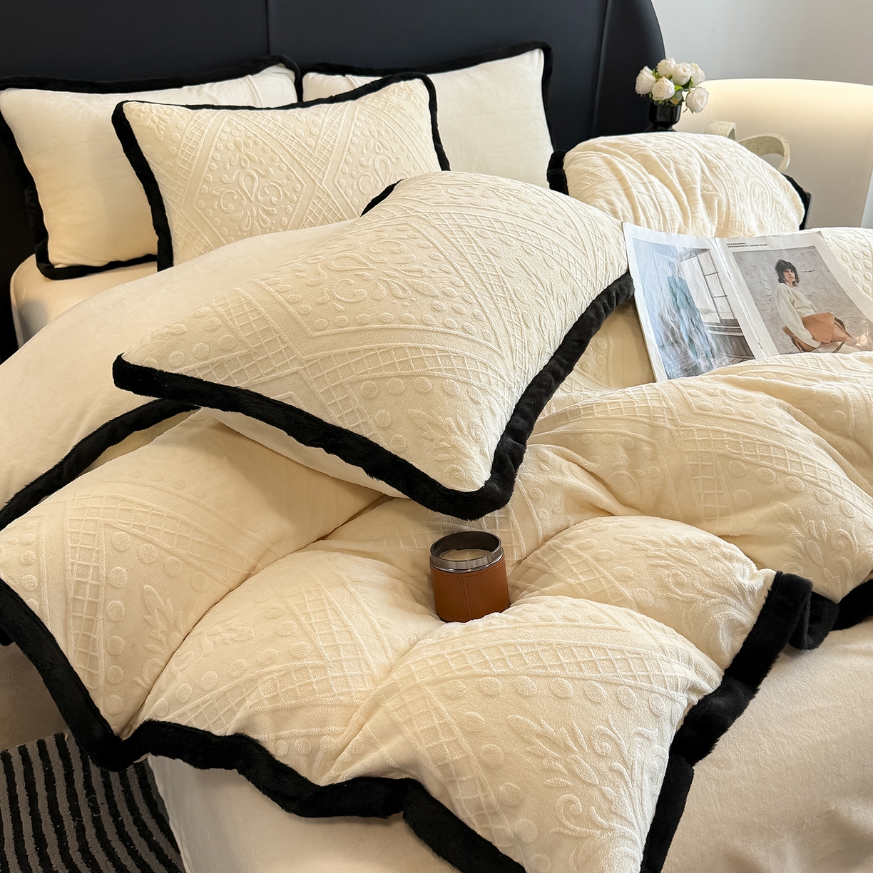 91家纺网 家纺一手货源 找家纺 典曼家纺 2025新款A类宽包边雕花绒四件套 欧风镜像-黄