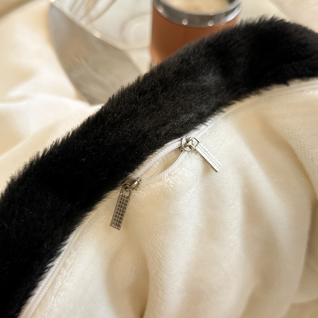 91家纺网 家纺一手货源 找家纺 典曼家纺 2025新款A类宽包边雕花绒四件套 花样年华