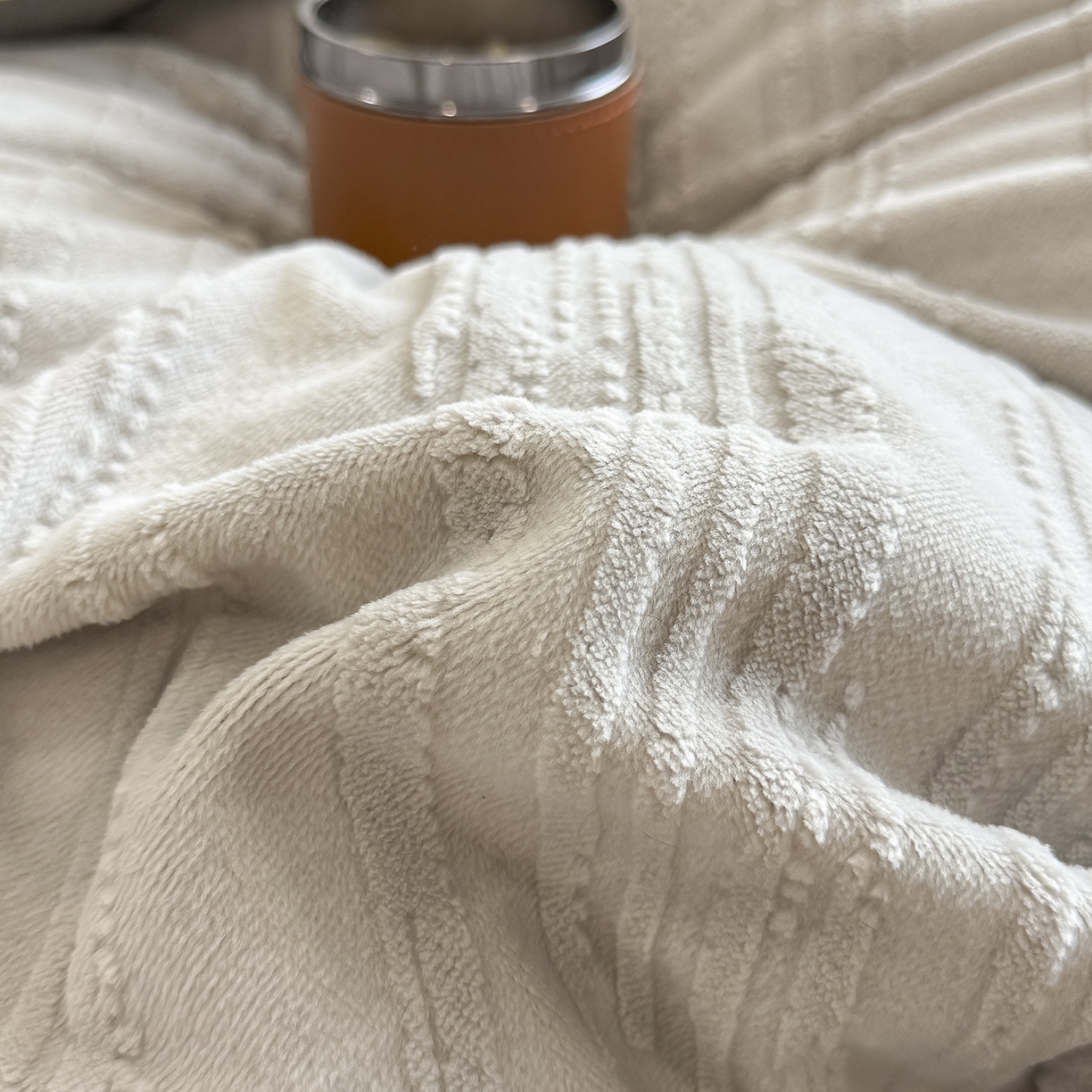 91家纺网 家纺一手货源 找家纺 典曼家纺 2025新款A类宽包边雕花绒四件套 简雅印象