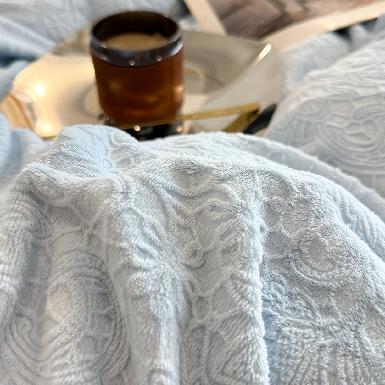 91家纺网 家纺一手货源 找家纺 典曼家纺 2025新款A类宽包边雕花绒四件套 千语千叶-蓝