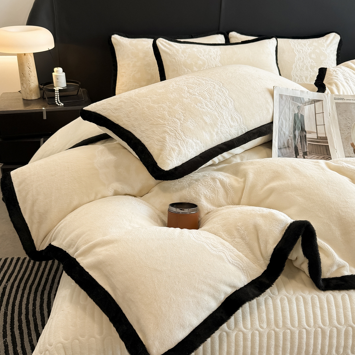 91家纺网 家纺一手货源 找家纺 典曼家纺 2025新款A类宽包边雕花绒四件套 花样年华