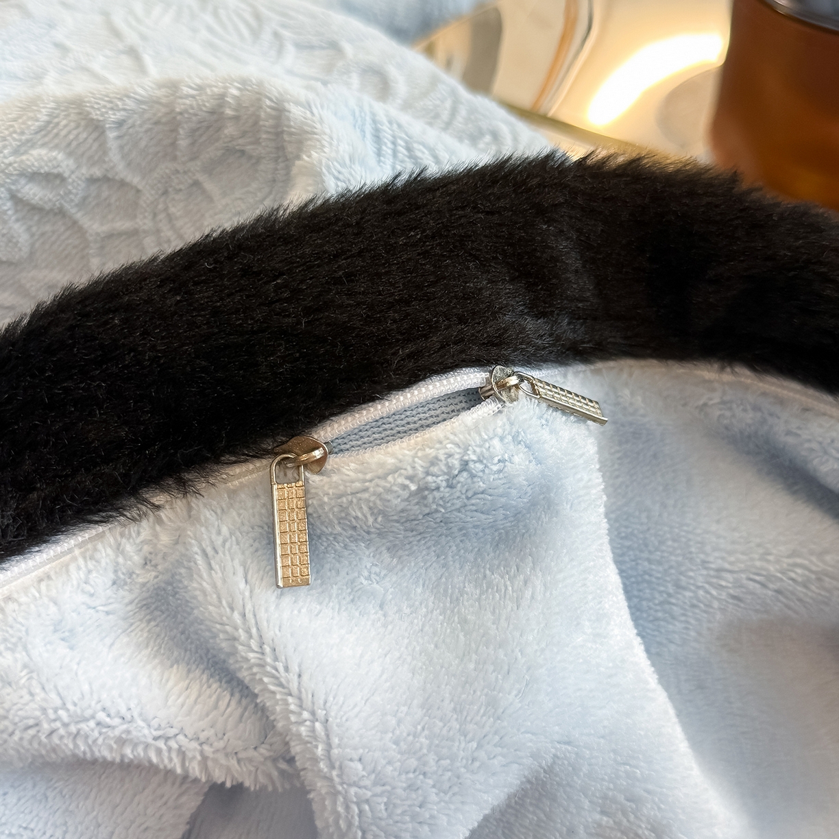 91家纺网 家纺一手货源 找家纺 典曼家纺 2025新款A类宽包边雕花绒四件套 千语千叶-蓝