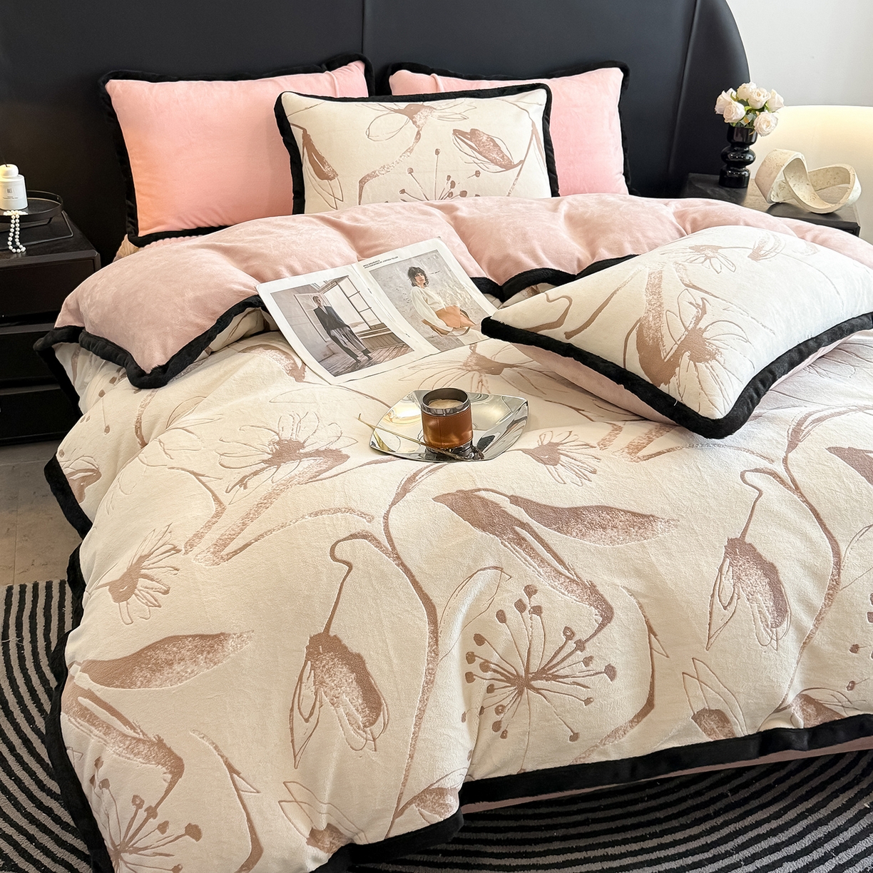 91家纺网 家纺一手货源 找家纺 典曼家纺 2025新款A类宽包边雕花绒四件套 彼岸花开