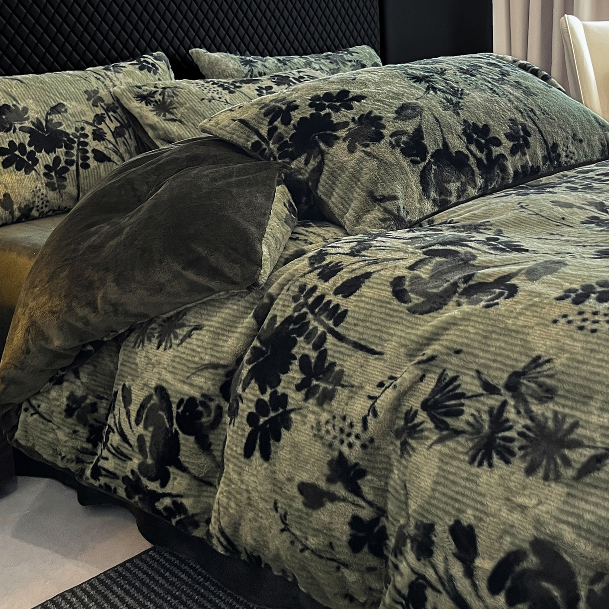 91家纺网 家纺一手货源 找家纺 民新家纺 2025新款兔毛绒印花简约款四件套 简约款-芳华