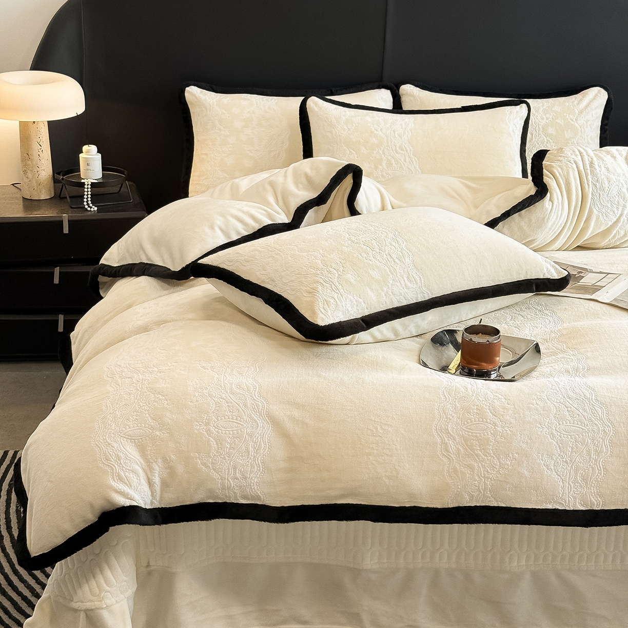 91家纺网 家纺一手货源 找家纺 典曼家纺 2025新款A类宽包边雕花绒四件套 花样年华