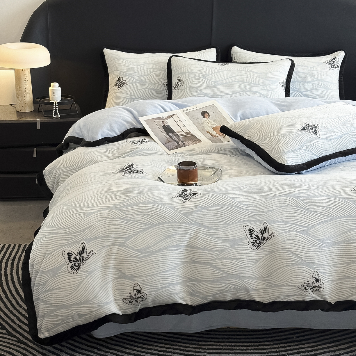 91家纺网 家纺一手货源 找家纺 典曼家纺 2025新款A类宽包边雕花绒四件套 蝴蝶海浪