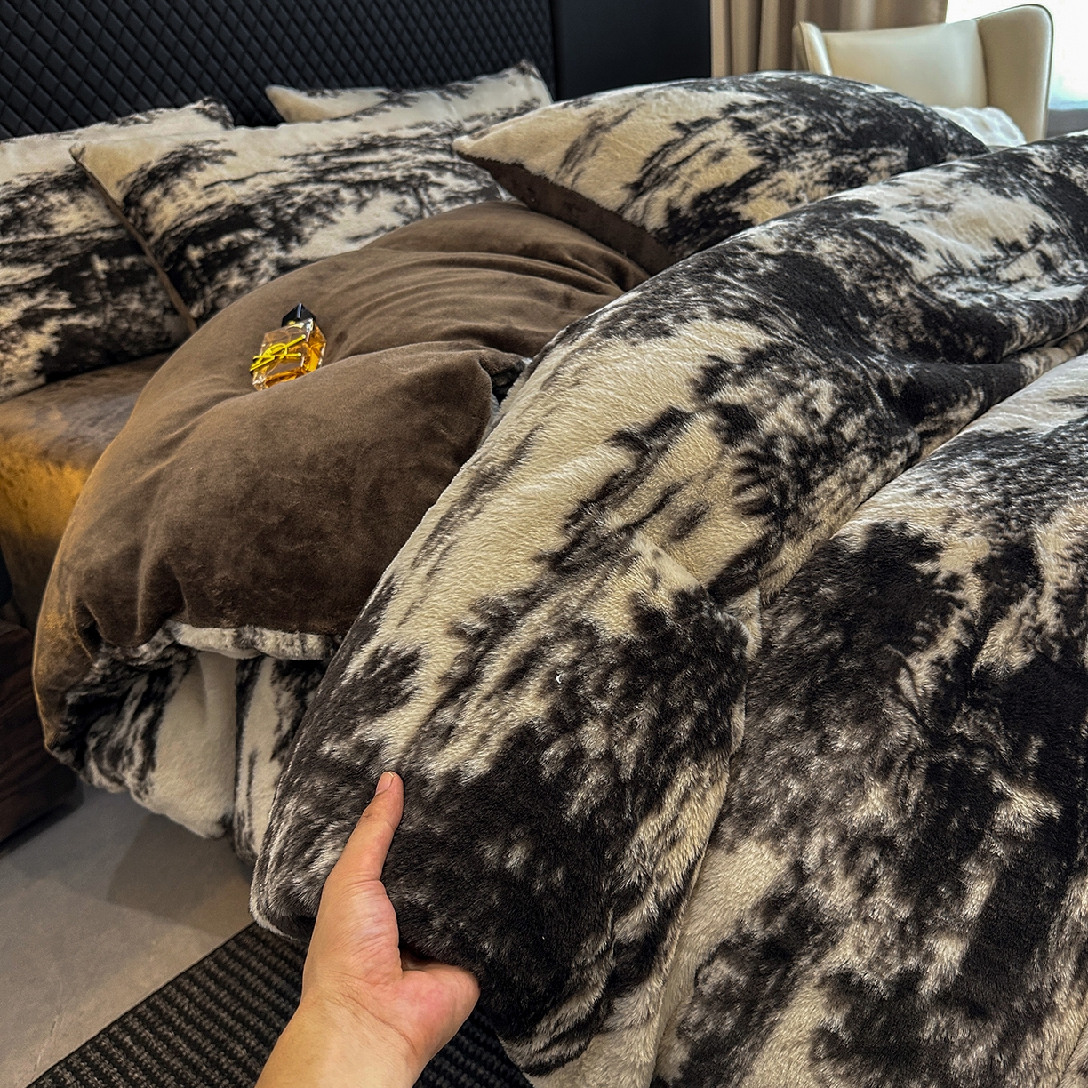 91家纺网 家纺一手货源 找家纺 民新家纺 2025新款兔毛绒印花简约款四件套 简约款-素影