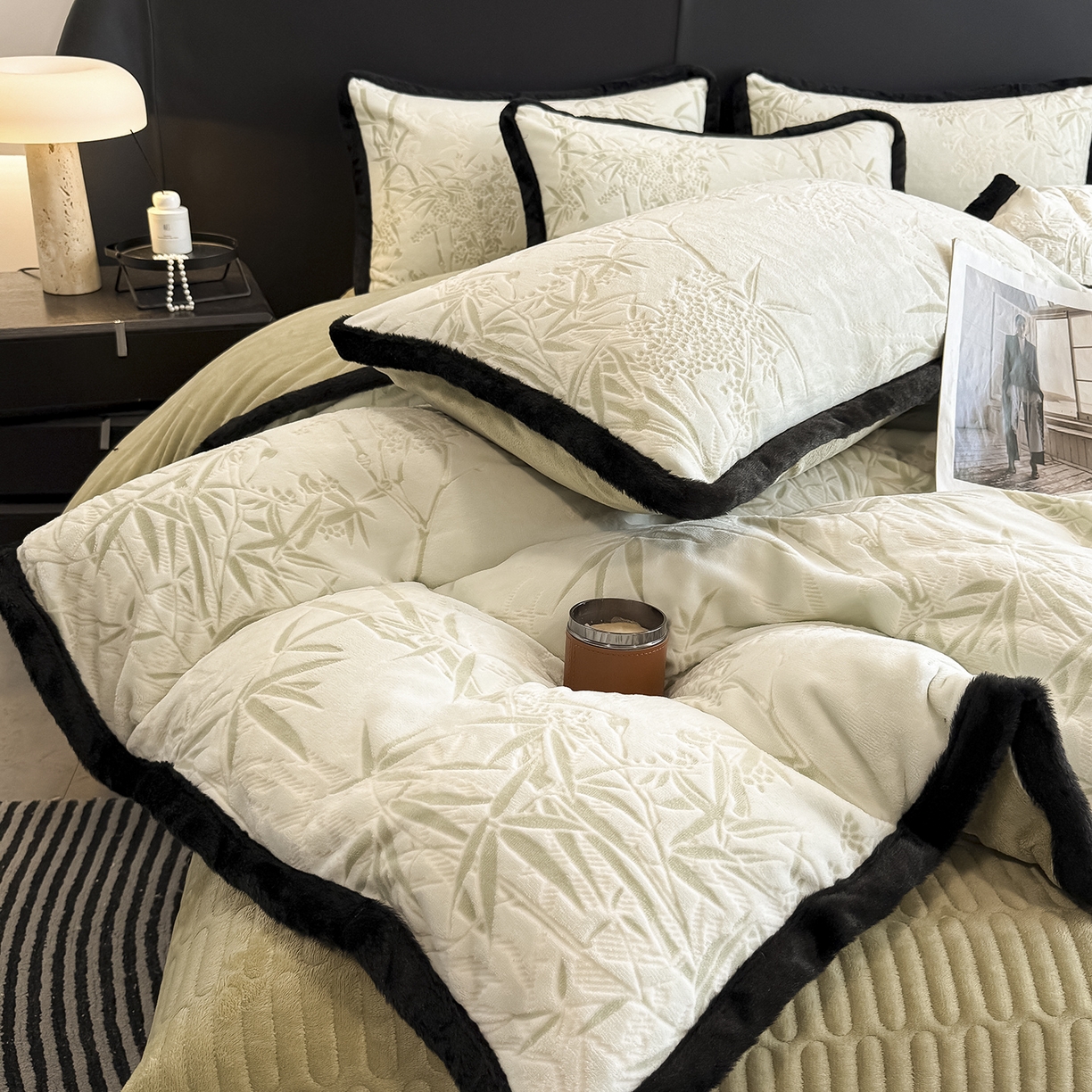 91家纺网 家纺一手货源 找家纺 典曼家纺 2025新款A类宽包边雕花绒四件套 竹叶清风