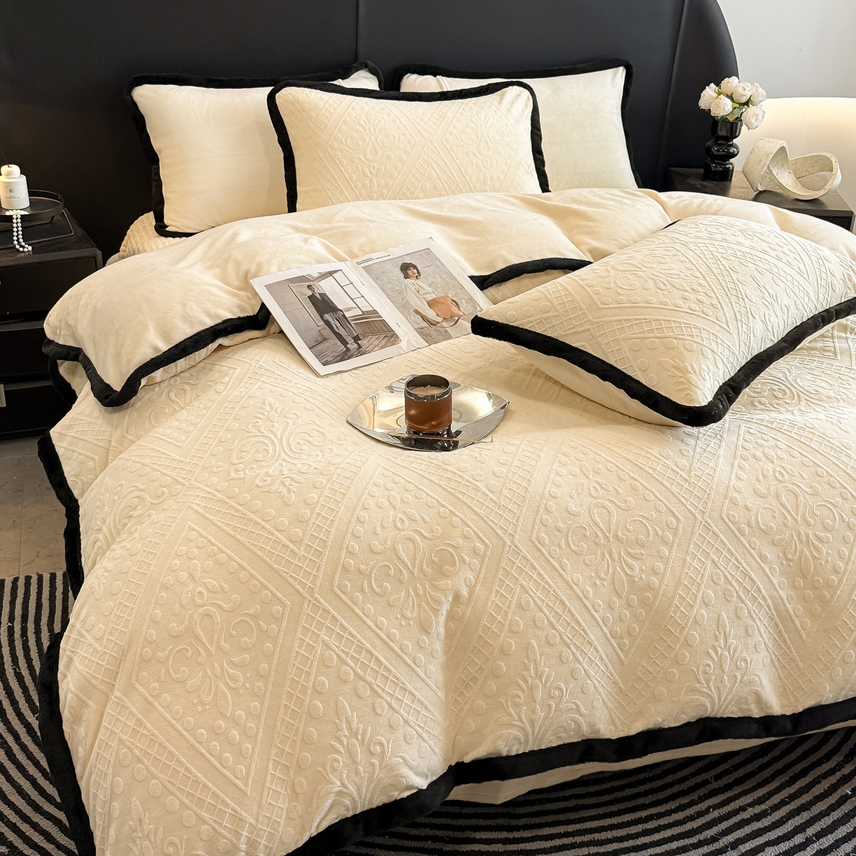 91家纺网 家纺一手货源 找家纺 典曼家纺 2025新款A类宽包边雕花绒四件套 欧风镜像-黄