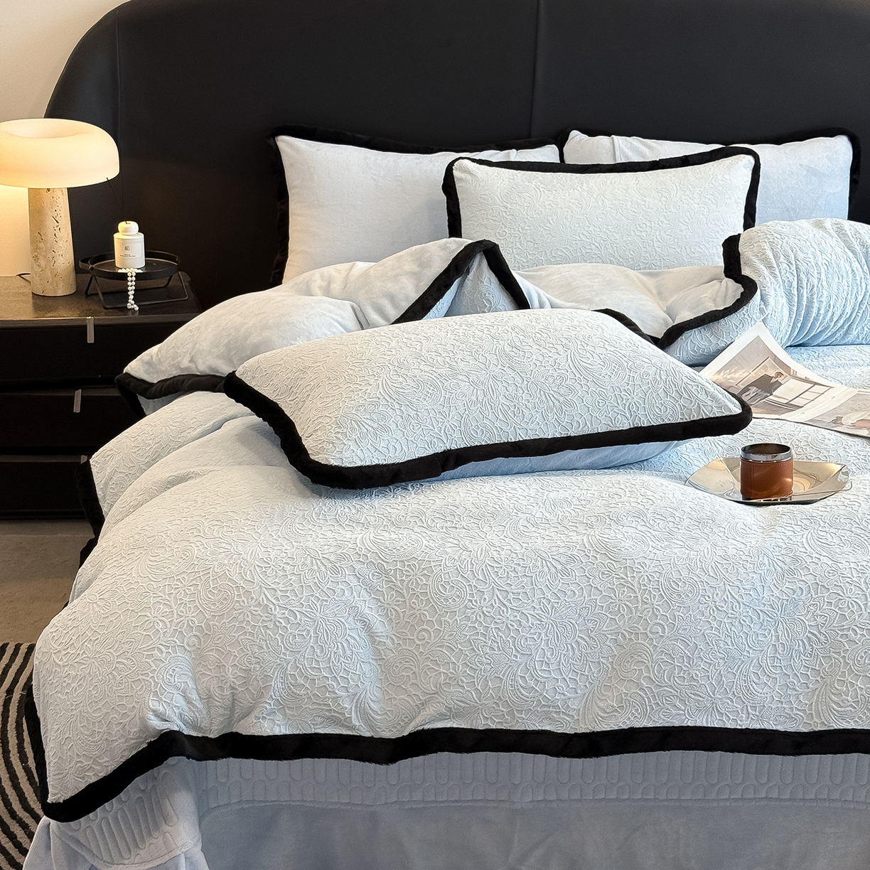 91家纺网 家纺一手货源 找家纺 典曼家纺 2025新款A类宽包边雕花绒四件套 千语千叶-蓝