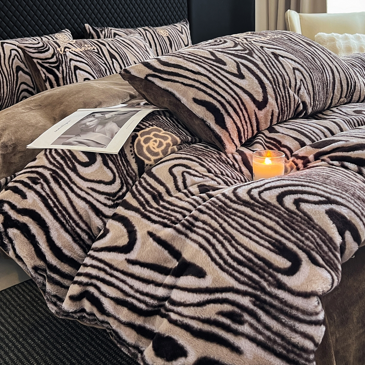 91家纺网 家纺一手货源 找家纺 民新家纺 2025新款兔毛绒印花简约款四件套 简约款-斑柔