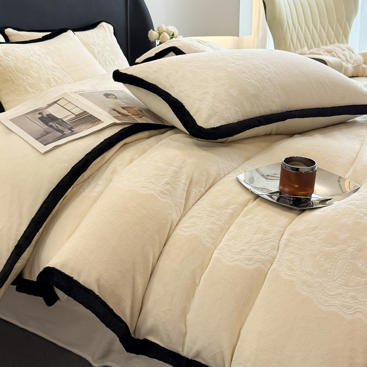 91家纺网 家纺一手货源 找家纺 典曼家纺 2025新款A类宽包边雕花绒四件套 花样年华