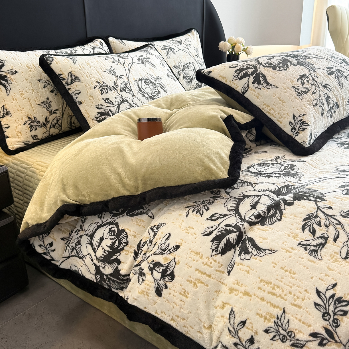 91家纺网 家纺一手货源 找家纺 典曼家纺 2025新款A类宽包边雕花绒四件套 牧野繁花