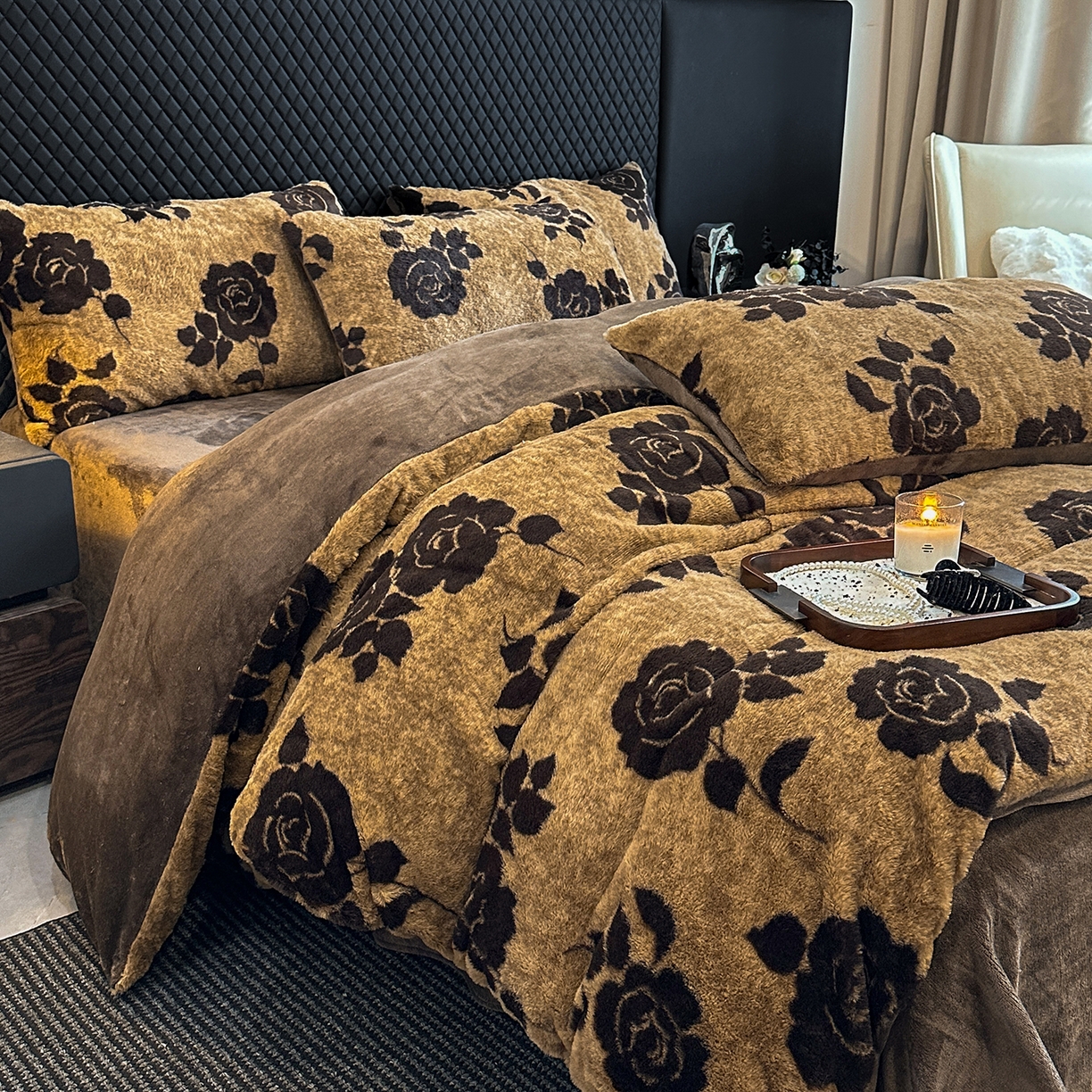 91家纺网 家纺一手货源 找家纺 民新家纺 2025新款兔毛绒印花简约款四件套 简约款-爱意玫瑰咖