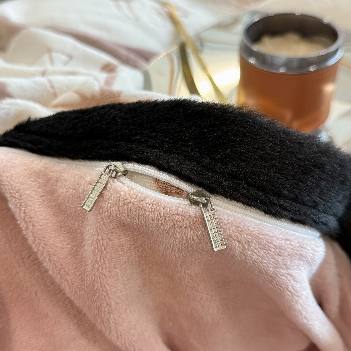 91家纺网 家纺一手货源 找家纺 典曼家纺 2025新款A类宽包边雕花绒四件套 彼岸花开