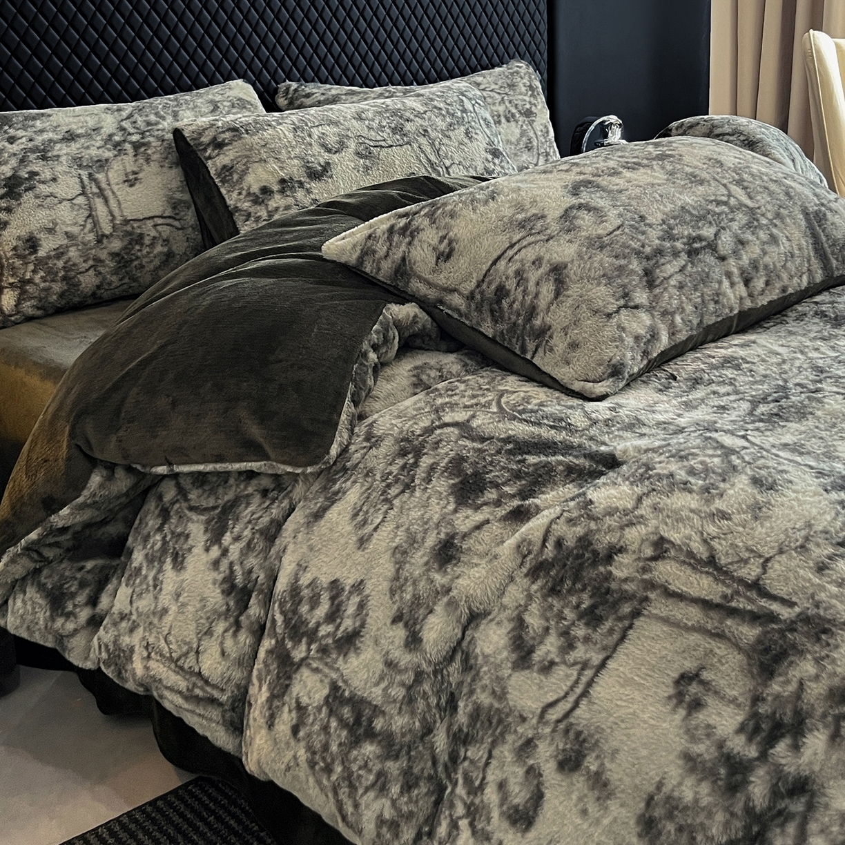 91家纺网 家纺一手货源 找家纺 民新家纺 2025新款兔毛绒印花简约款四件套 简约款-暖秋