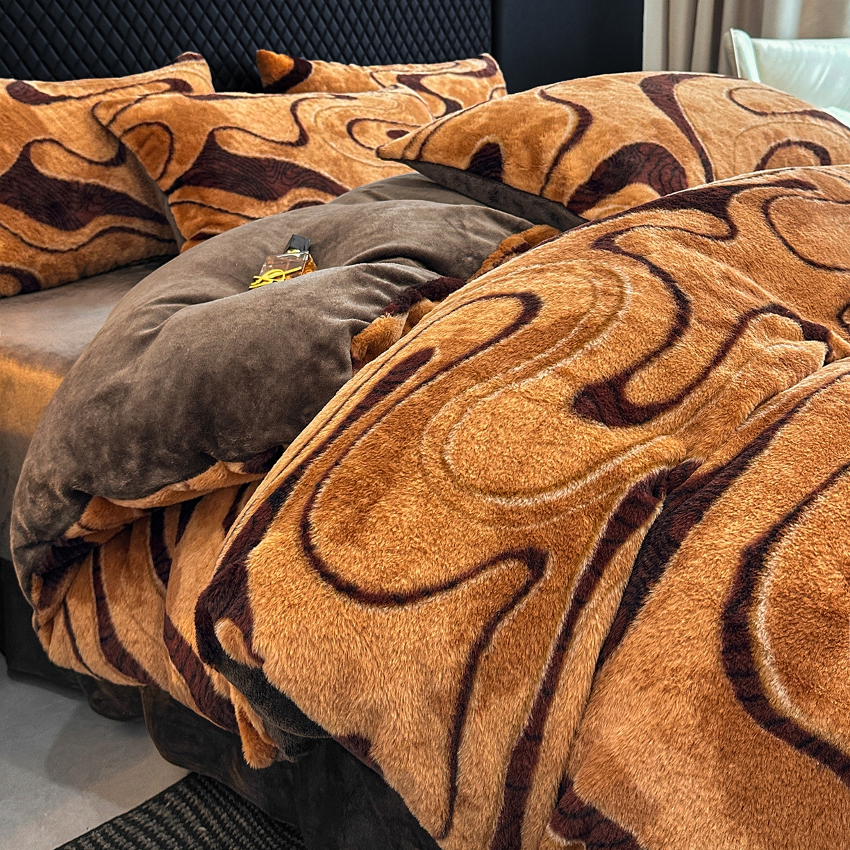 91家纺网 家纺一手货源 找家纺 民新家纺 2025新款兔毛绒印花简约款四件套 简约款-赫本