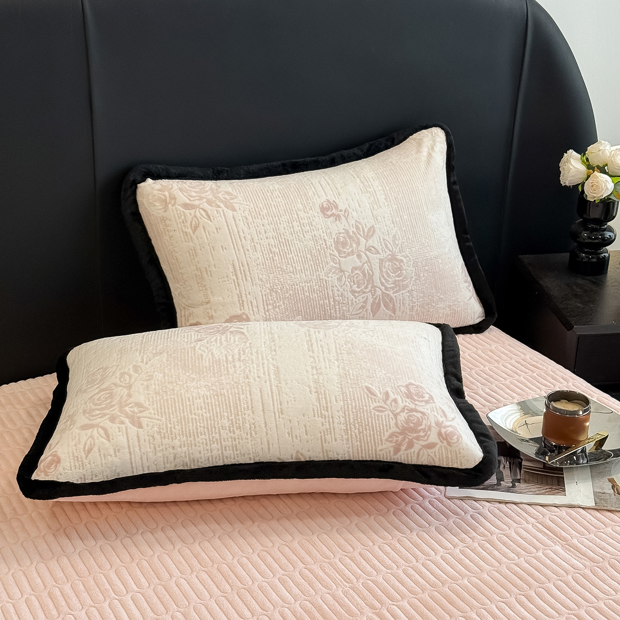 91家纺网 家纺一手货源 找家纺 典曼家纺 2025新款A类宽包边雕花绒四件套 寻觅花影