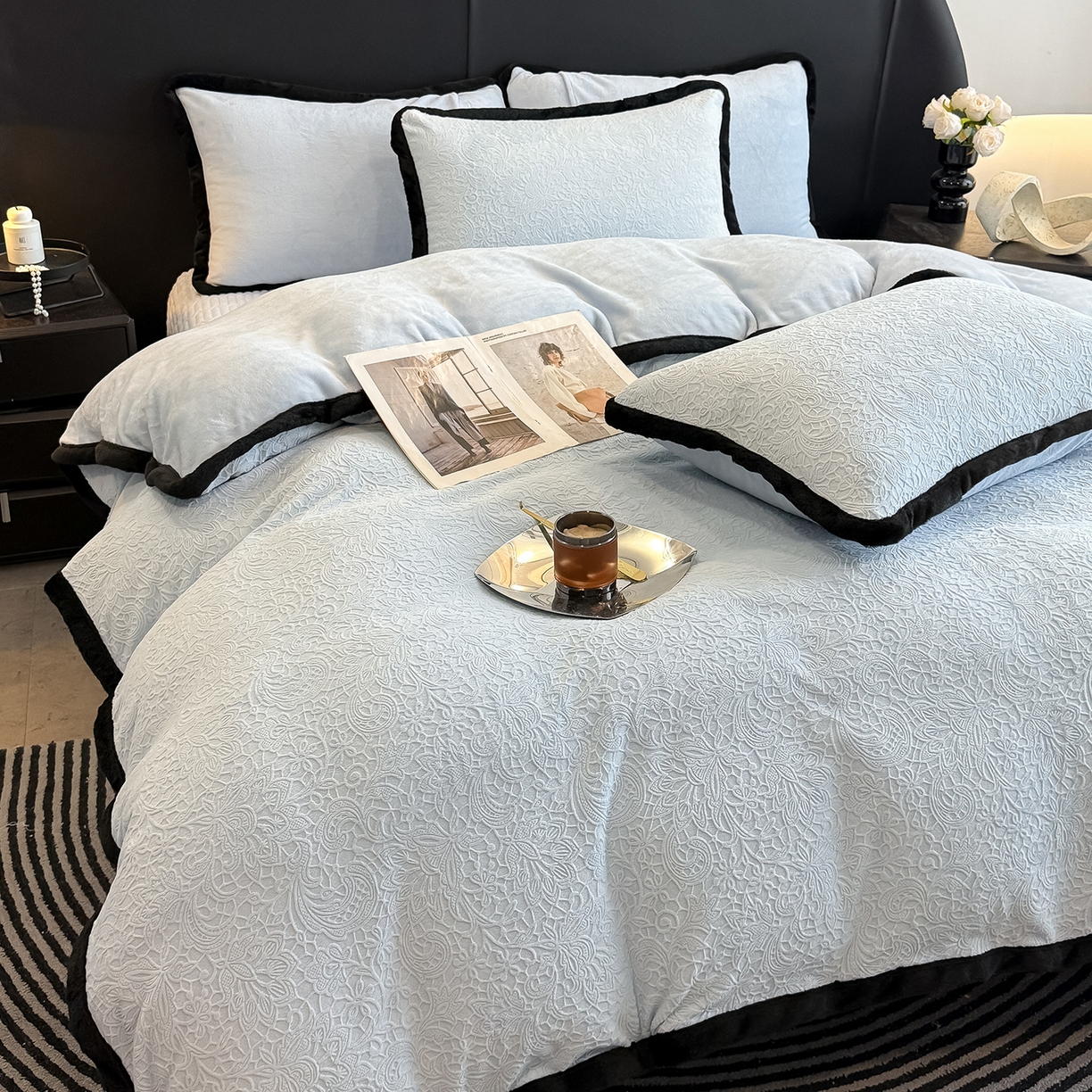 91家纺网 家纺一手货源 找家纺 典曼家纺 2025新款A类宽包边雕花绒四件套 千语千叶-蓝