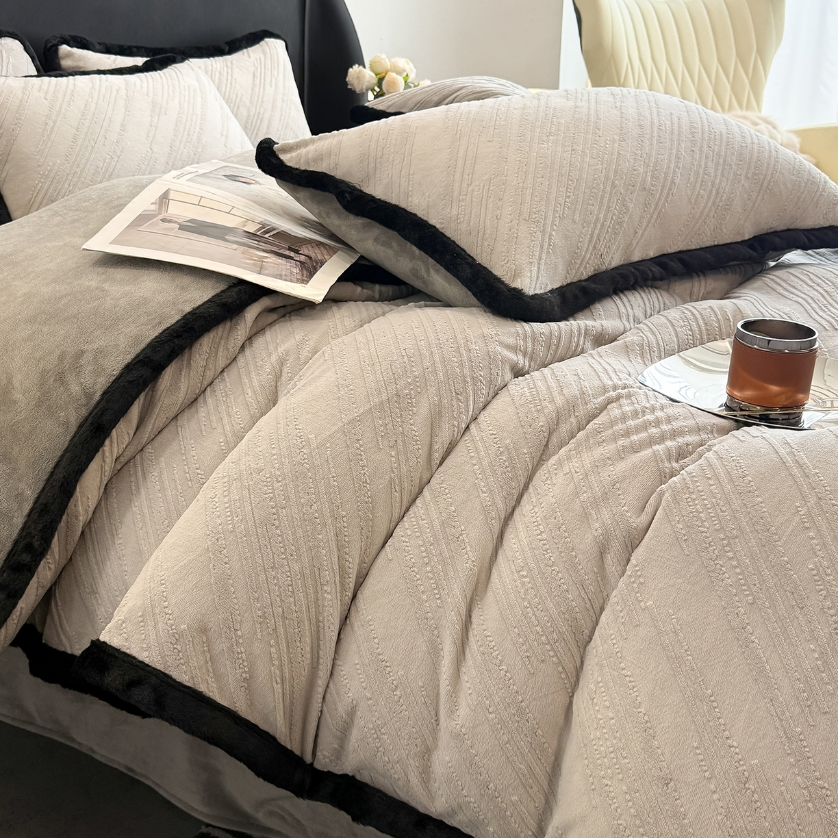 91家纺网 家纺一手货源 找家纺 典曼家纺 2025新款A类宽包边雕花绒四件套 简雅印象