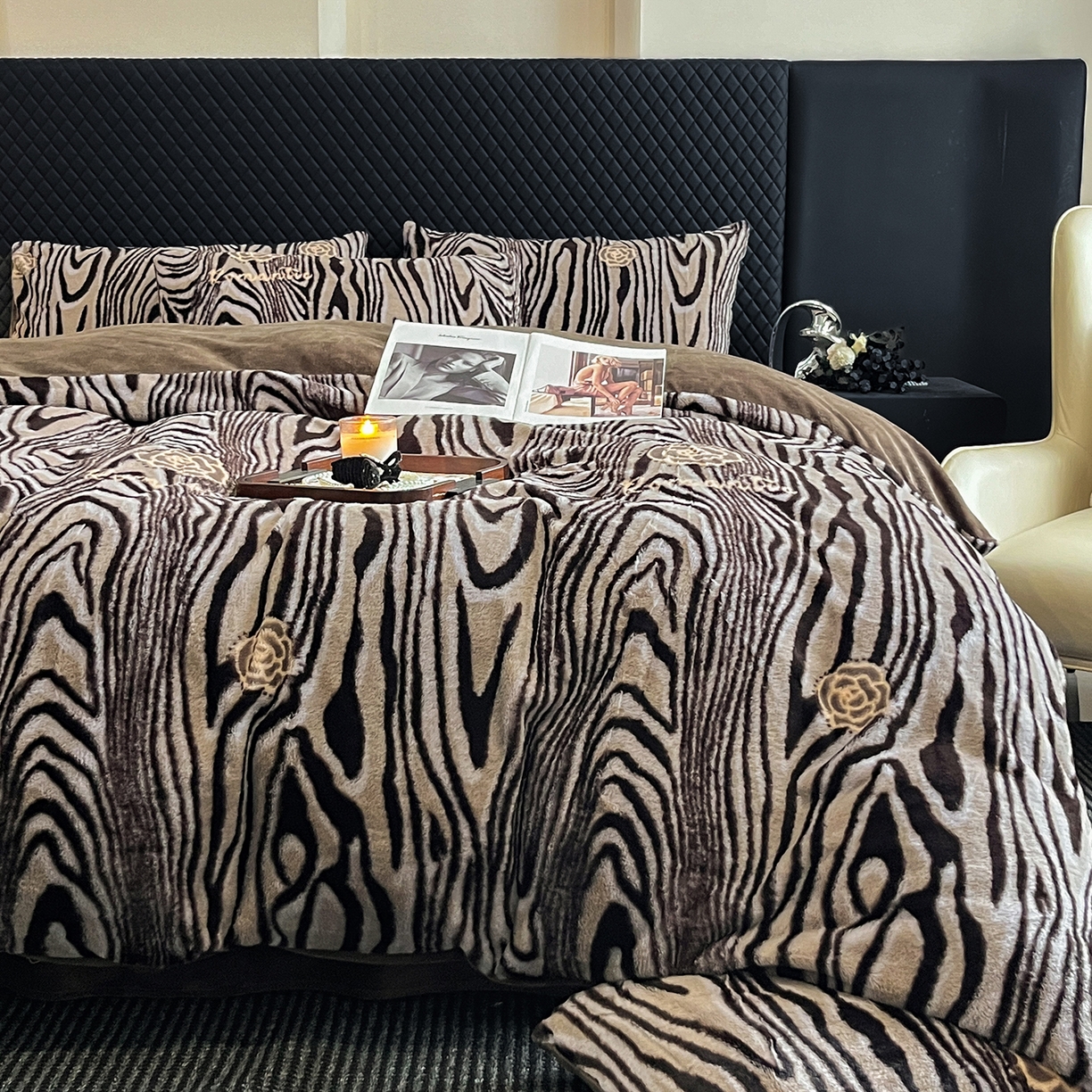 91家纺网 家纺一手货源 找家纺 民新家纺 2025新款兔毛绒印花简约款四件套 简约款-斑柔