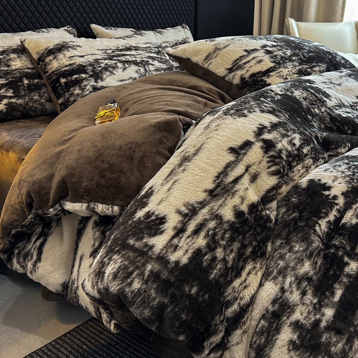 91家纺网 家纺一手货源 找家纺 民新家纺 2025新款兔毛绒印花简约款四件套 简约款-素影