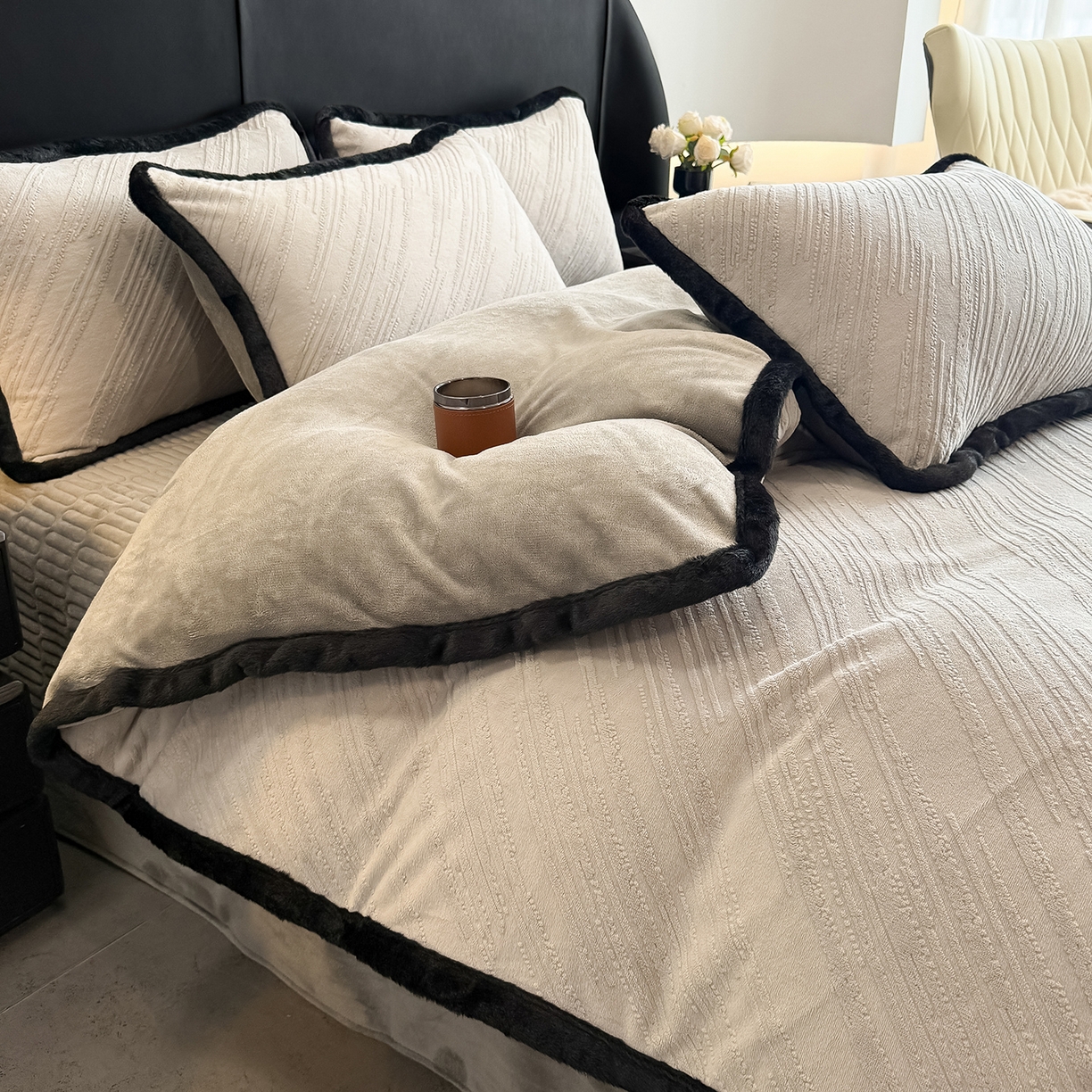 91家纺网 家纺一手货源 找家纺 （总）典曼家纺 2025新款A类宽包边雕花绒四件套