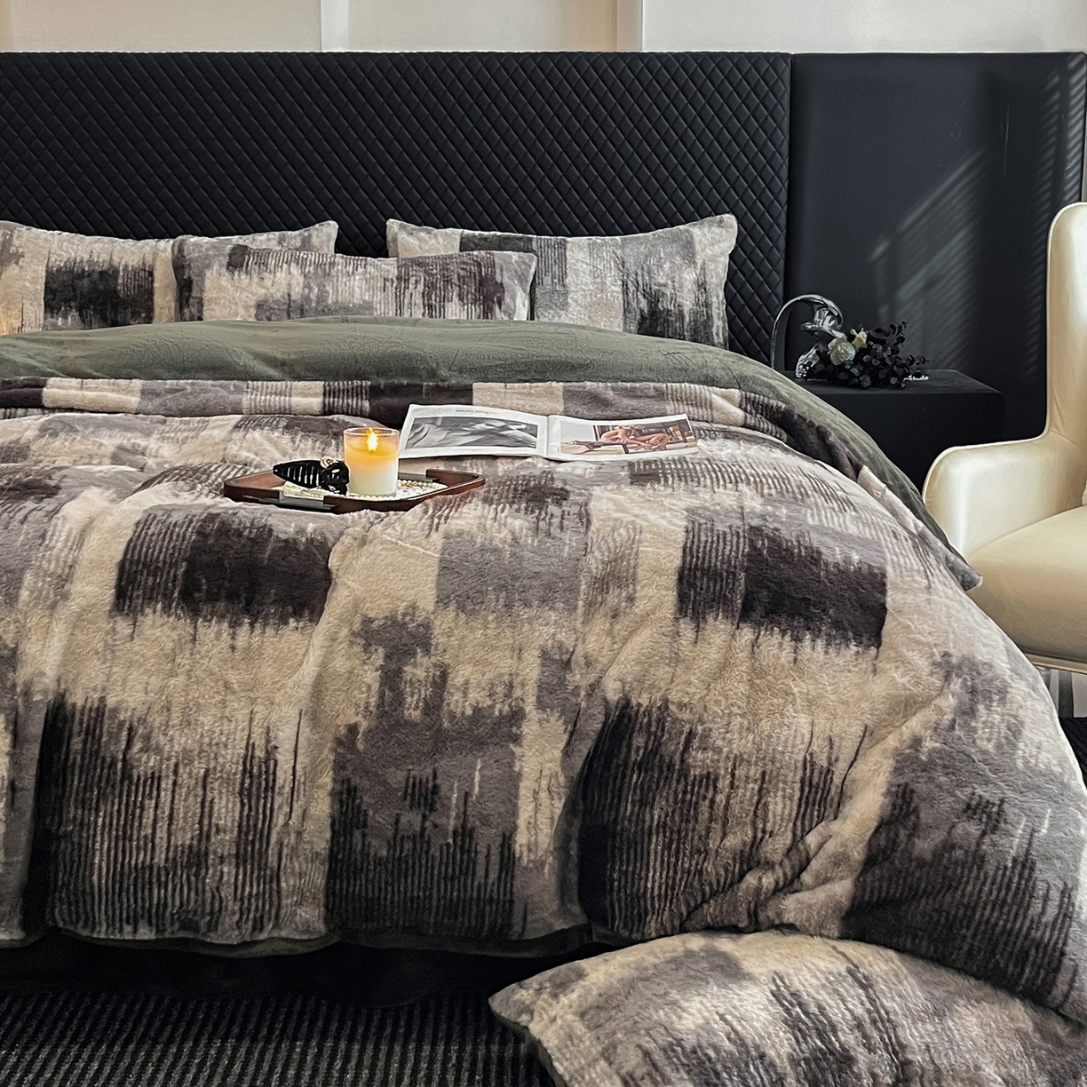 91家纺网 家纺一手货源 找家纺 民新家纺 2025新款兔毛绒印花简约款四件套 简约款-流金岁月