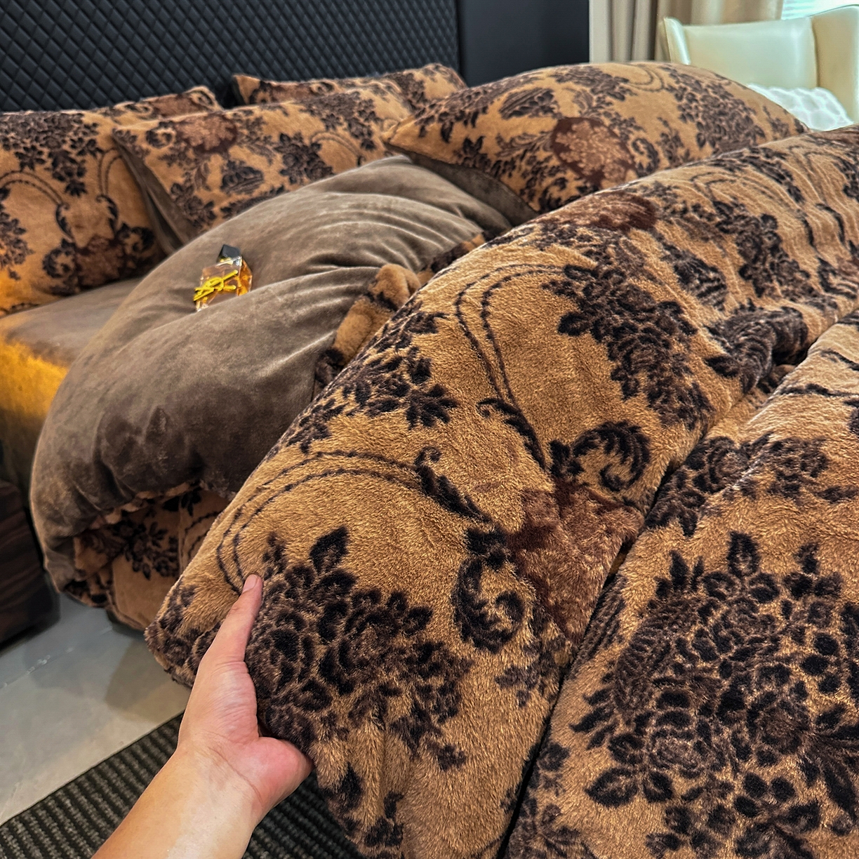 91家纺网 家纺一手货源 找家纺 民新家纺 2025新款兔毛绒印花简约款四件套 简约款-月影