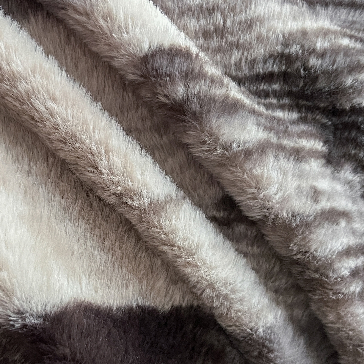 91家纺网 家纺一手货源 找家纺 民新家纺 2025新款兔毛绒印花简约款四件套 简约款-流金岁月