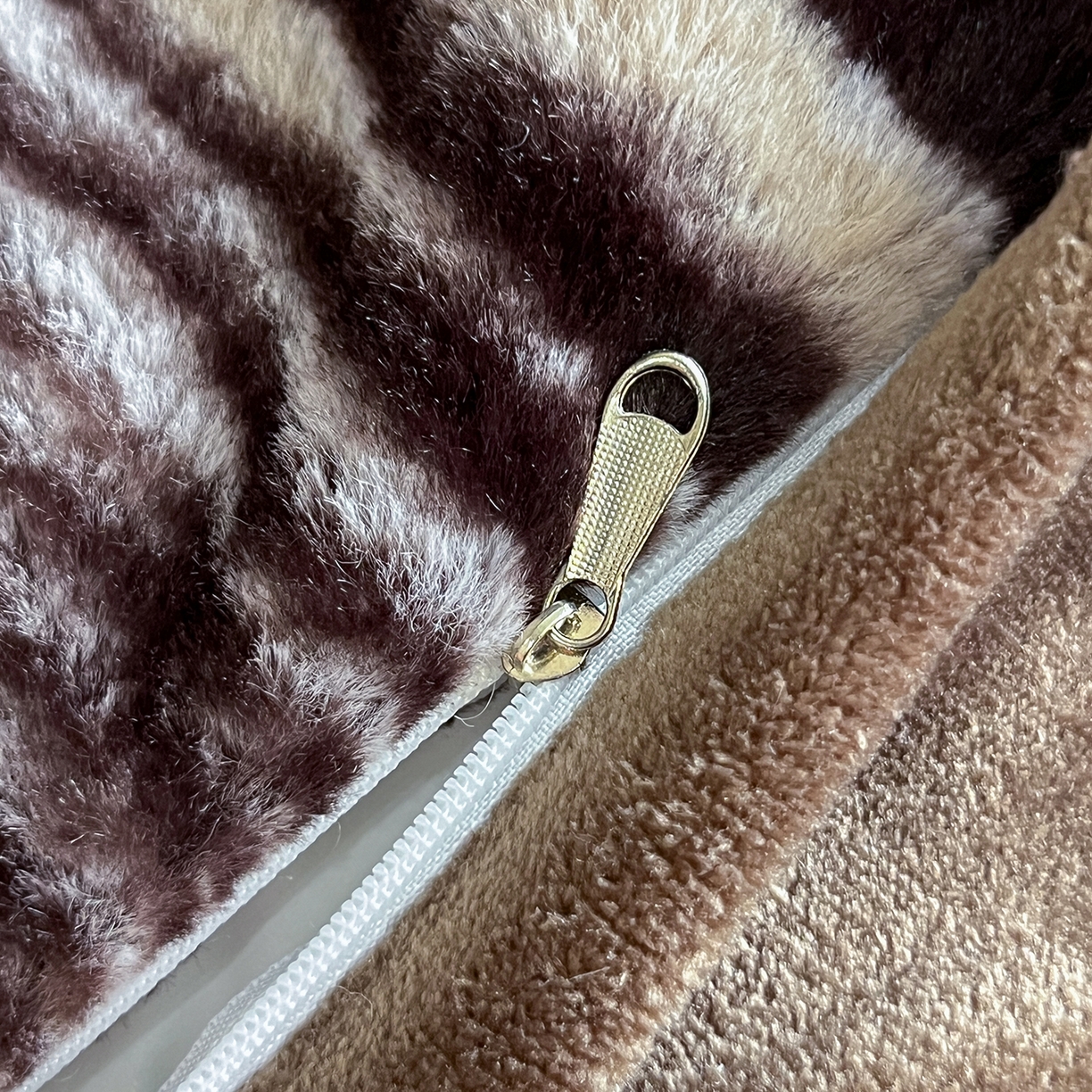 91家纺网 家纺一手货源 找家纺 民新家纺 2025新款兔毛绒印花简约款四件套 简约款-斑柔