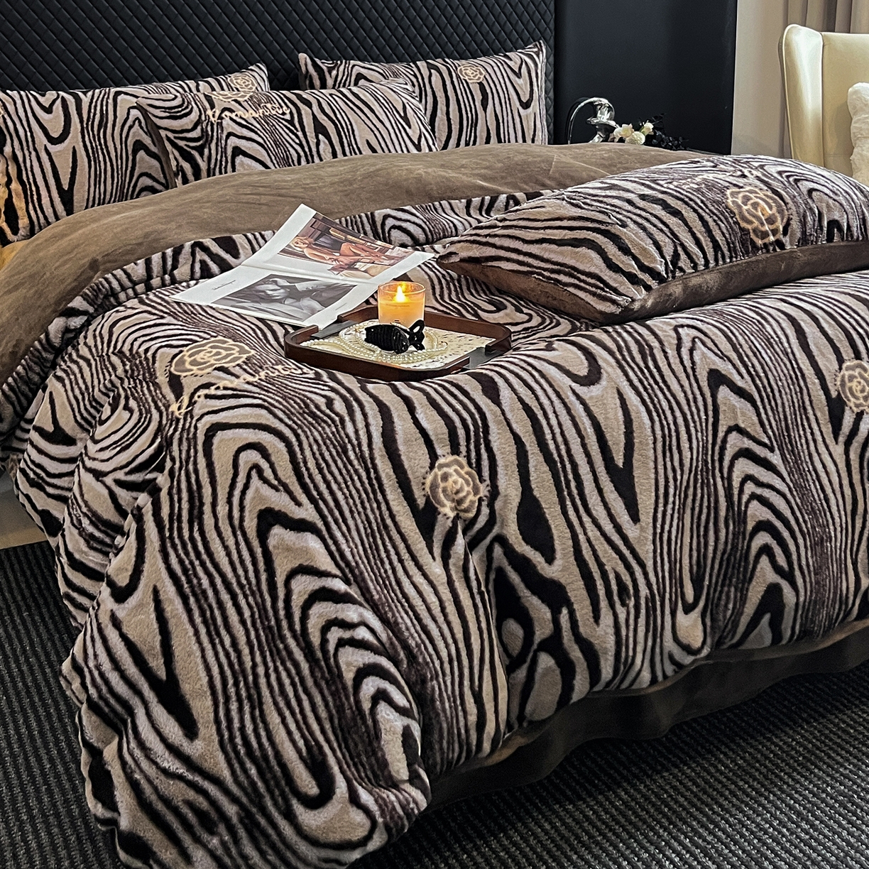 91家纺网 家纺一手货源 找家纺 民新家纺 2025新款兔毛绒印花简约款四件套 简约款-斑柔