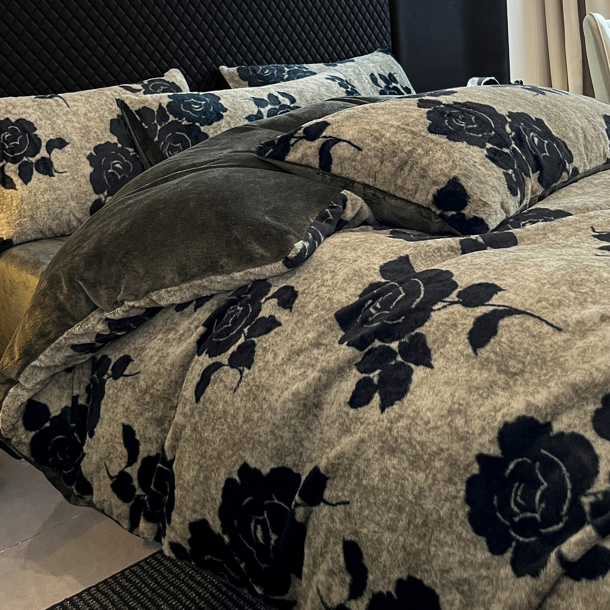 91家纺网 家纺一手货源 找家纺 （总）民新家纺 2025新款兔毛绒印花简约款四件套