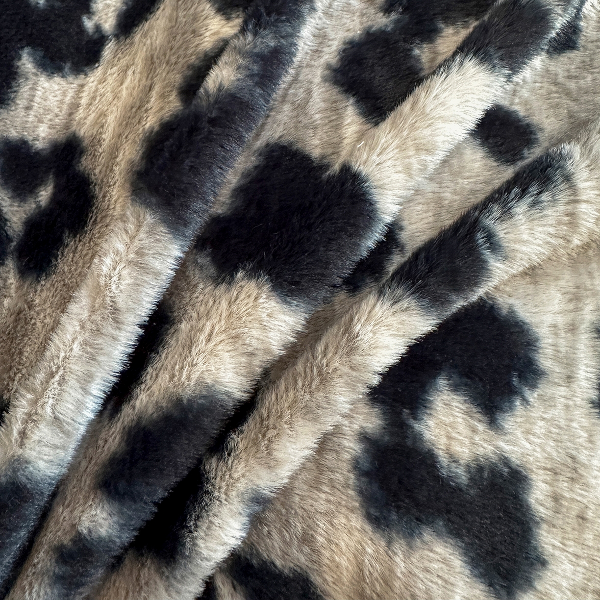 91家纺网 家纺一手货源 找家纺 民新家纺 2025新款兔毛绒印花简约款四件套 简约款豹纹-灰