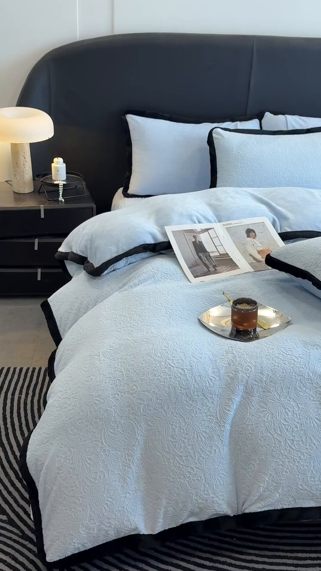 91家纺网 家纺一手货源 找家纺 典曼家纺 2025新款A类宽包边雕花绒四件套 千语千叶-蓝