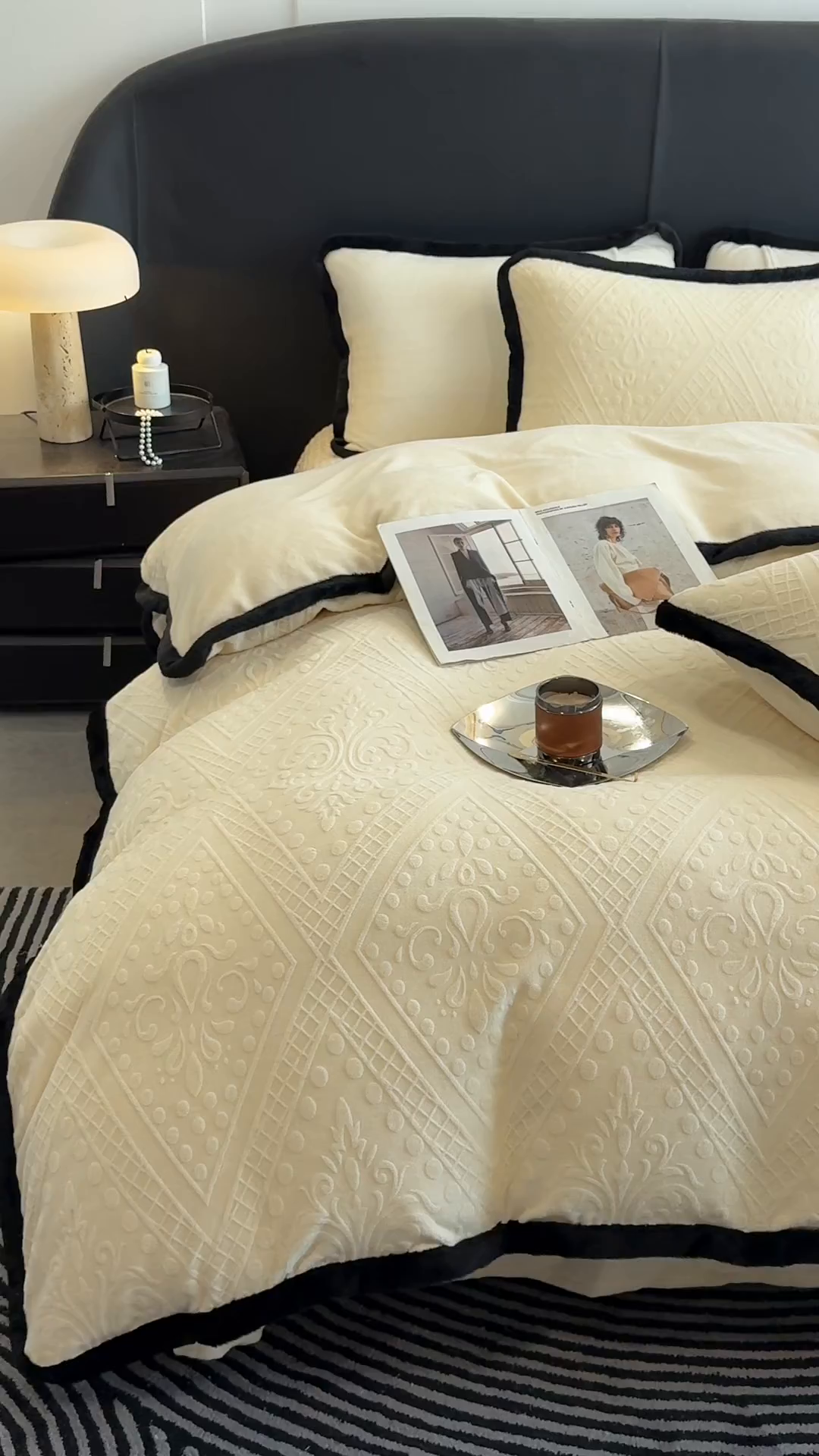 91家纺网 家纺一手货源 找家纺 典曼家纺 2025新款A类宽包边雕花绒四件套 欧风镜像-黄