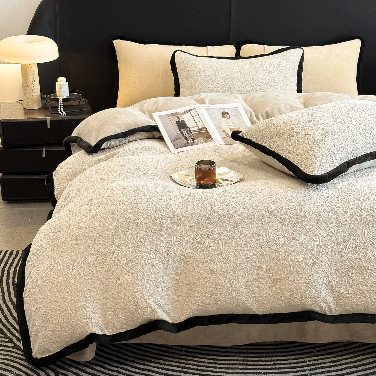 91家纺网 家纺一手货源 找家纺 典曼家纺 2025新款A类宽包边雕花绒四件套 千语千叶-黄