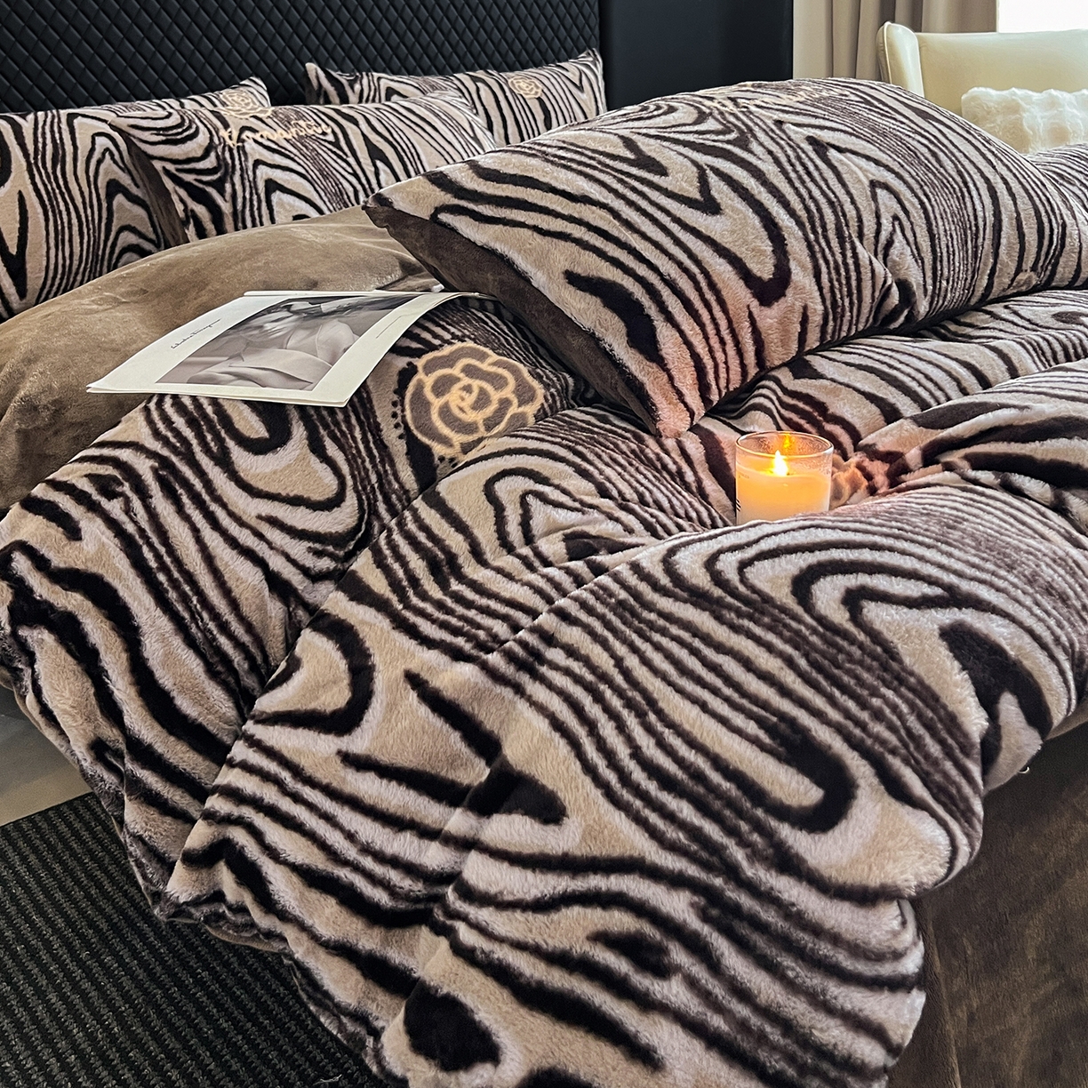 91家纺网 家纺一手货源 找家纺 民新家纺 2025新款兔毛绒印花简约款四件套 简约款-斑柔