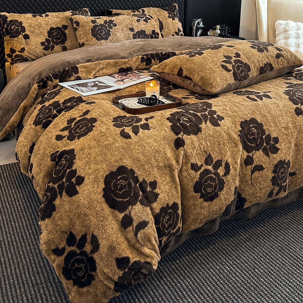 91家纺网 家纺一手货源 找家纺 民新家纺 2025新款兔毛绒印花简约款四件套 简约款-爱意玫瑰咖