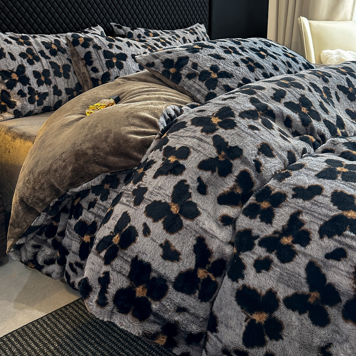 91家纺网 家纺一手货源 找家纺 民新家纺 2025新款兔毛绒印花简约款四件套 简约款-蝶语灰