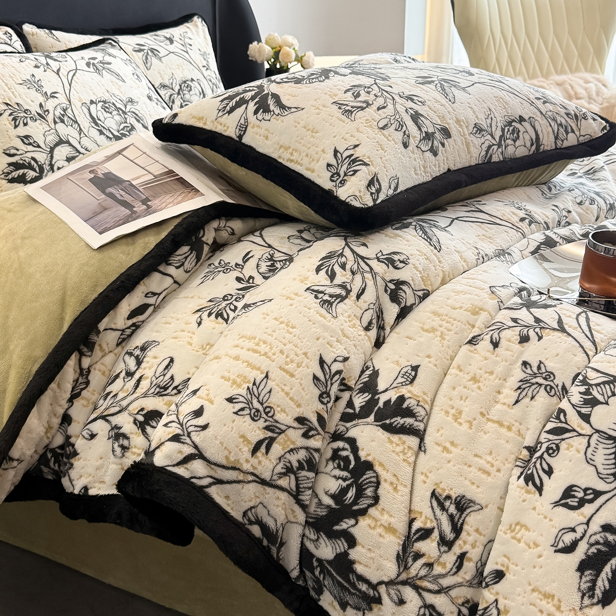 91家纺网 家纺一手货源 找家纺 典曼家纺 2025新款A类宽包边雕花绒四件套 牧野繁花