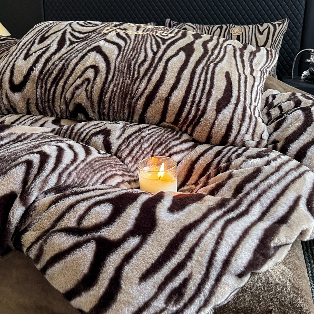 91家纺网 家纺一手货源 找家纺 民新家纺 2025新款兔毛绒印花简约款四件套 简约款-斑柔