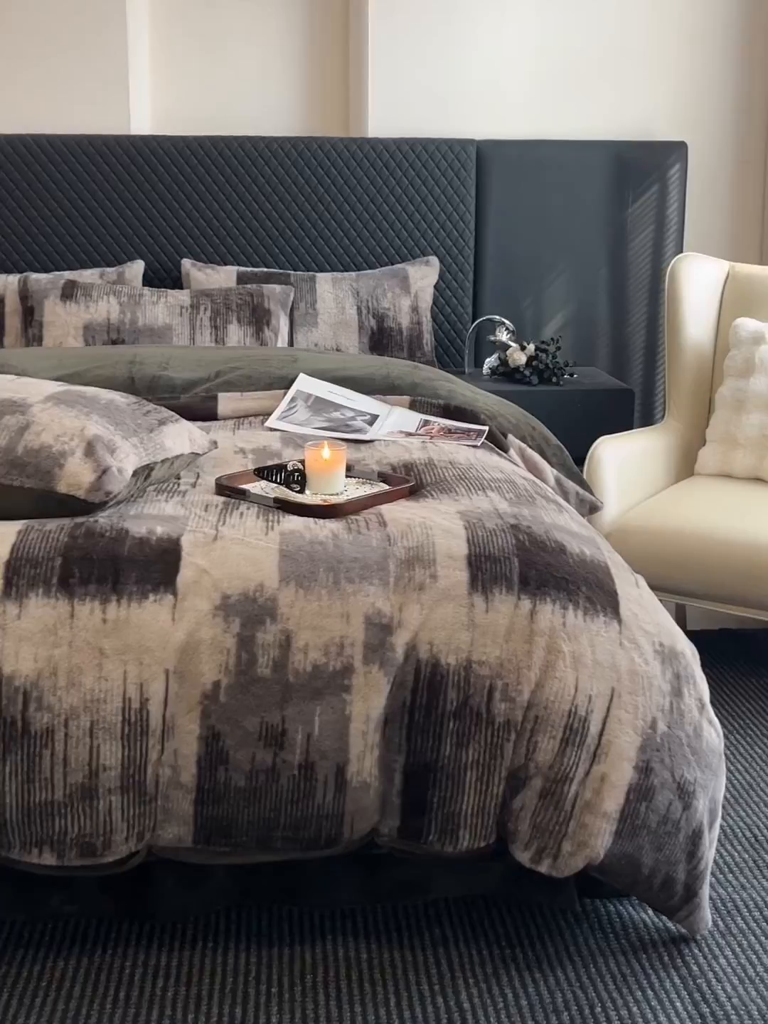 91家纺网 家纺一手货源 找家纺 民新家纺 2025新款兔毛绒印花简约款四件套 简约款-流金岁月