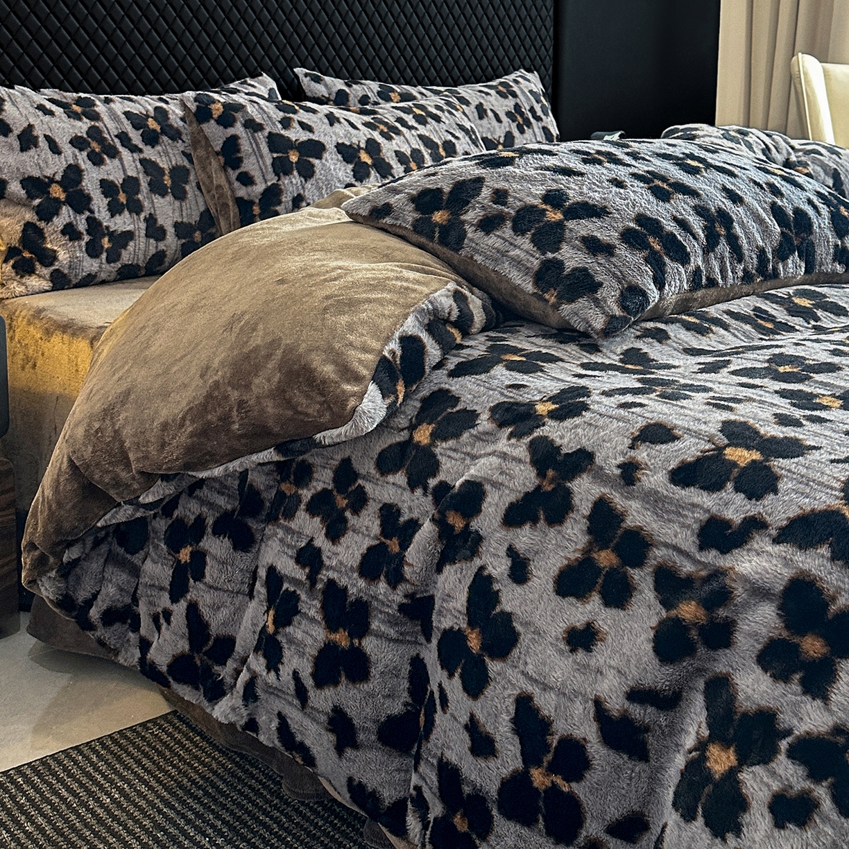 91家纺网 家纺一手货源 找家纺 民新家纺 2025新款兔毛绒印花简约款四件套 简约款-蝶语灰