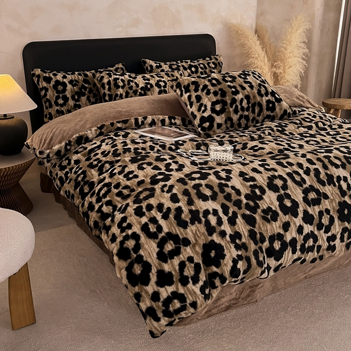 91家纺网 家纺一手货源 找家纺 民新家纺 2025新款兔毛绒印花简约款四件套 美拉德-豹紋咖