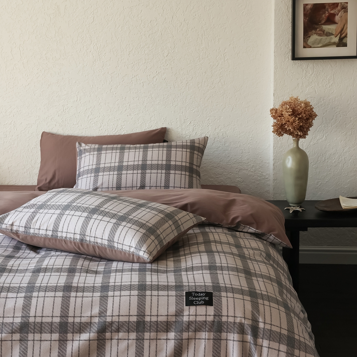 91家纺网 家纺一手货源 找家纺 三味舒屋 2025新款50支全棉磨毛印花四件套-格纹俱乐部 米黑格俱乐部