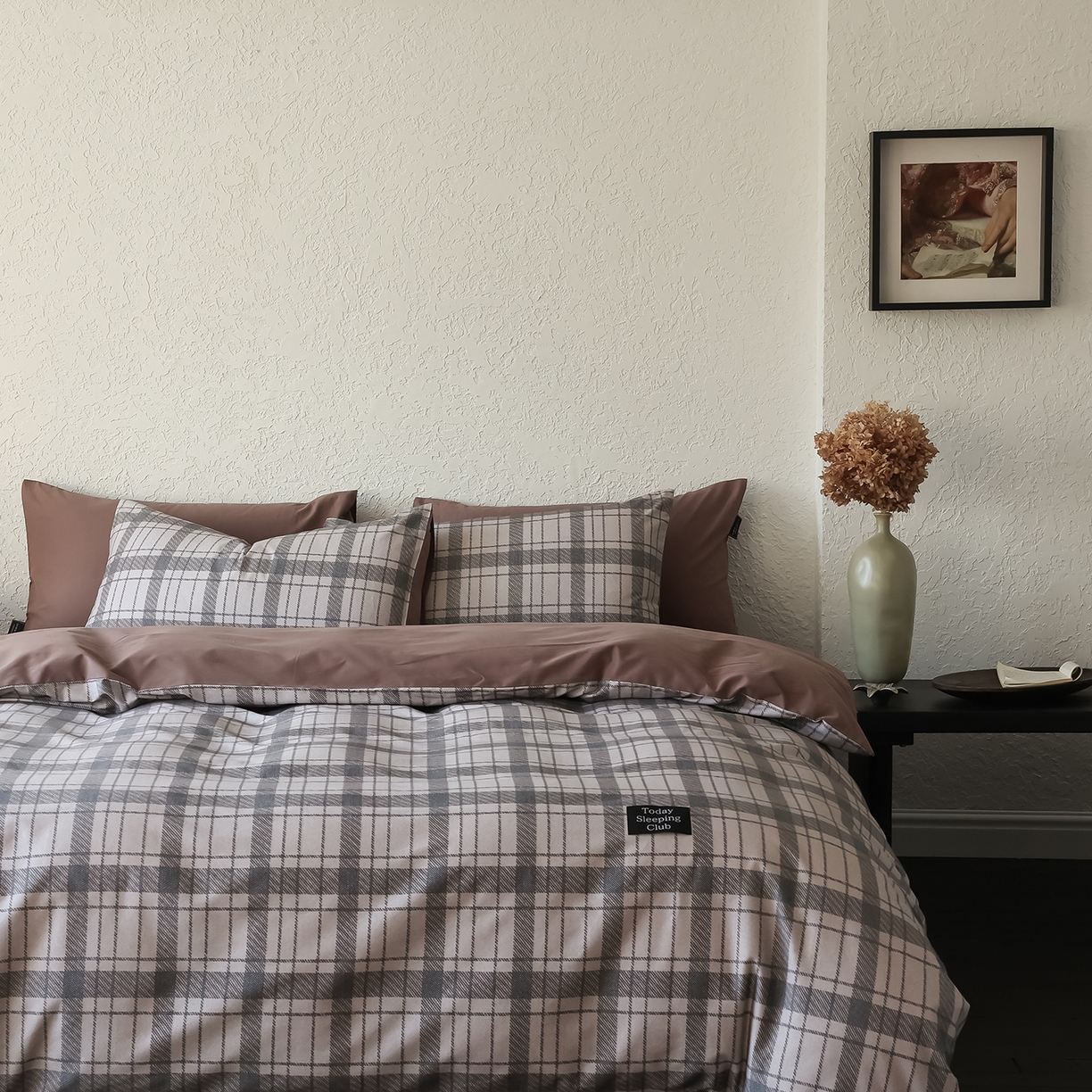 91家纺网 家纺一手货源 找家纺 三味舒屋 2025新款50支全棉磨毛印花四件套-格纹俱乐部 米黑格俱乐部